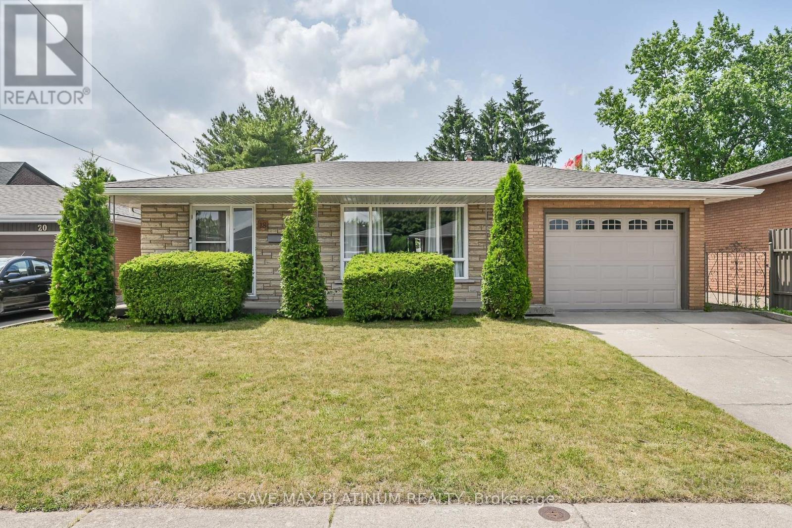18 Gardenia Court, Hamilton, Ontario  L8K 3X6 - Photo 1 - X12394147