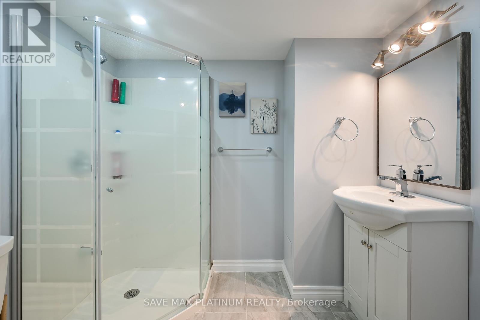 18 Gardenia Court, Hamilton, Ontario  L8K 3X6 - Photo 48 - X12394147