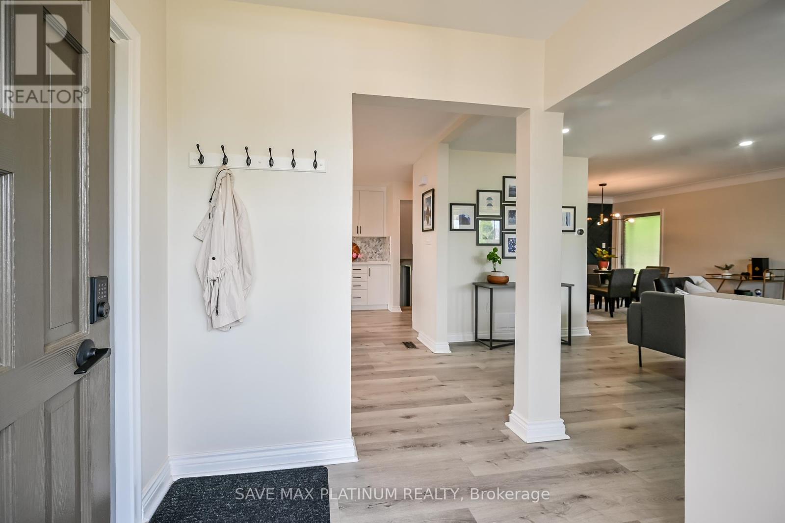 18 Gardenia Court, Hamilton, Ontario  L8K 3X6 - Photo 7 - X12394147