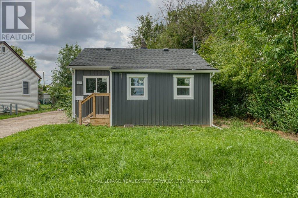 17 Kirk Street, St. Catharines (Western Hill), Ontario  L2S 1B8 - Photo 1 - X12394164