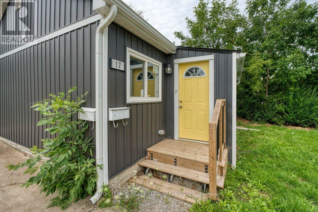 17 Kirk Street, St. Catharines (Western Hill), Ontario  L2S 1B8 - Photo 2 - X12394164