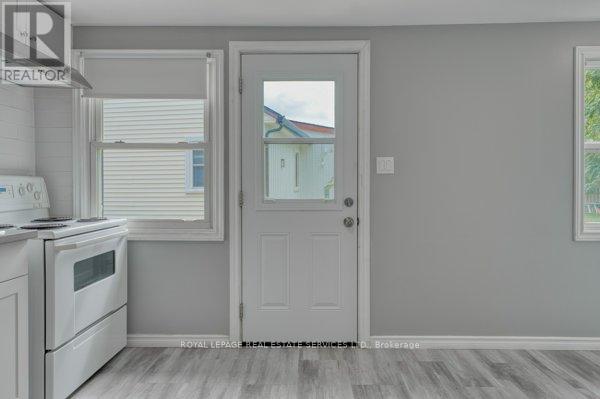 17 Kirk Street, St. Catharines (Western Hill), Ontario  L2S 1B8 - Photo 6 - X12394164