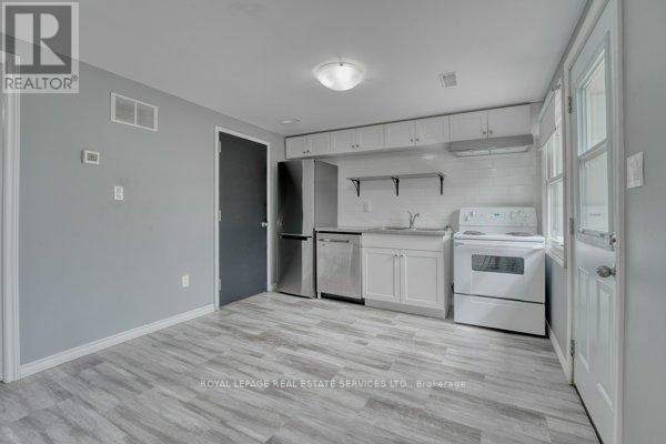 17 Kirk Street, St. Catharines (Western Hill), Ontario  L2S 1B8 - Photo 9 - X12394164