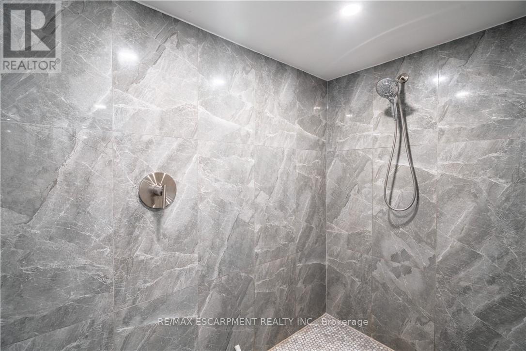 14 Milton Road, St. Catharines (E. Chester), Ontario  L2P 3E8 - Photo 35 - X12394195