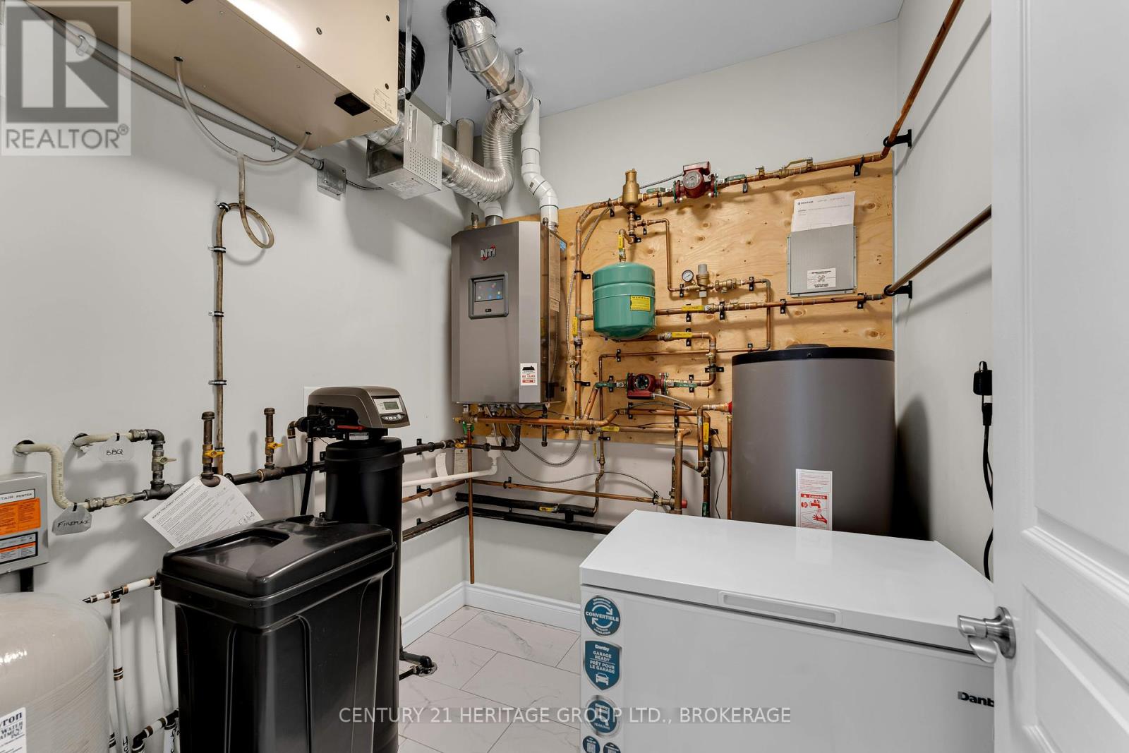 627 Stafford Lane, Frontenac (Frontenac South), Ontario  K0H 2N0 - Photo 25 - X12394457