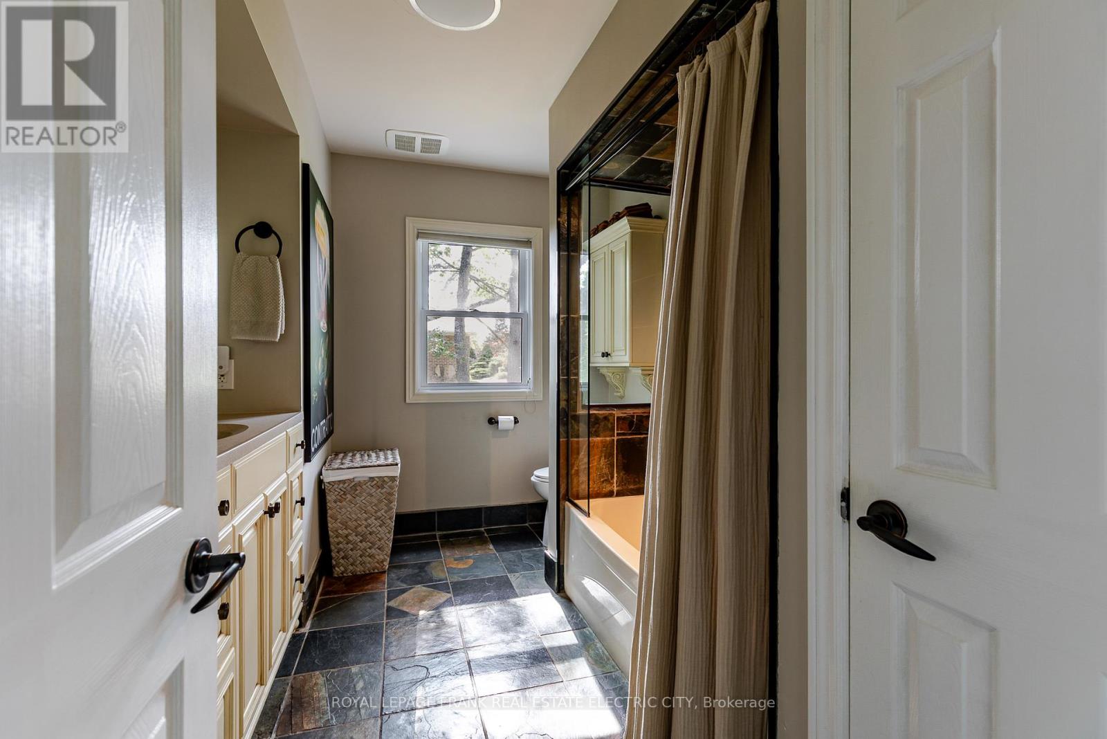 142 Ridgewood Road, Peterborough, Ontario  K9J 1P3 - Photo 34 - X12394507
