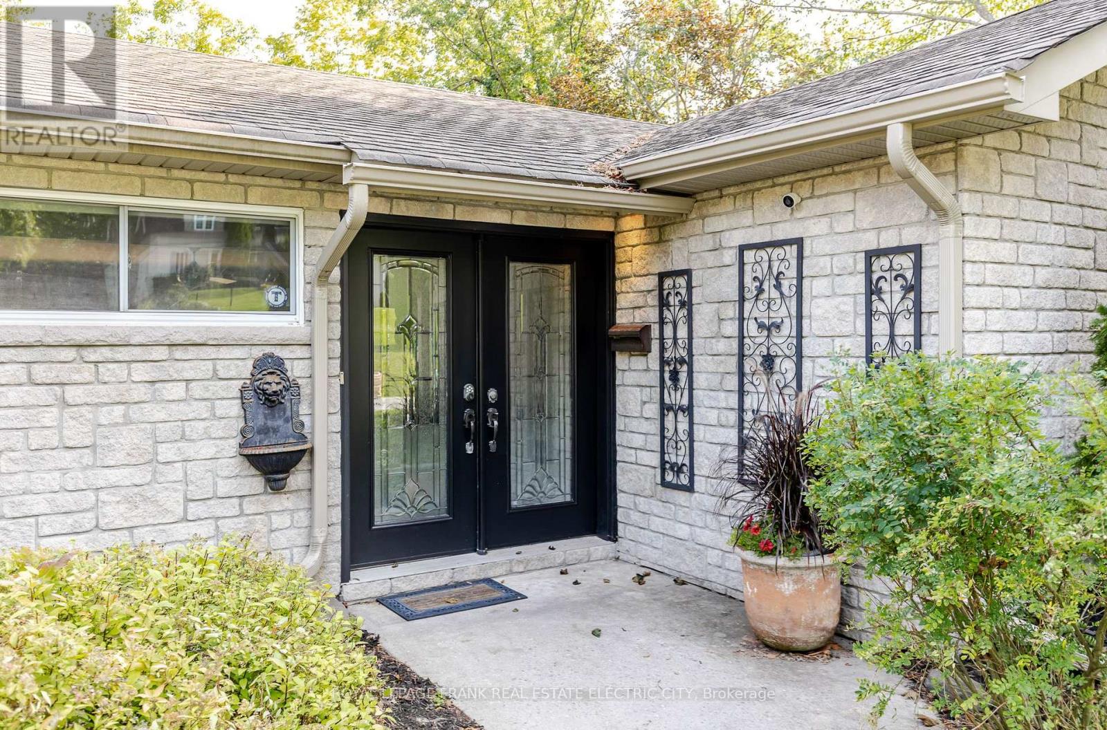 142 Ridgewood Road, Peterborough, Ontario  K9J 1P3 - Photo 4 - X12394507