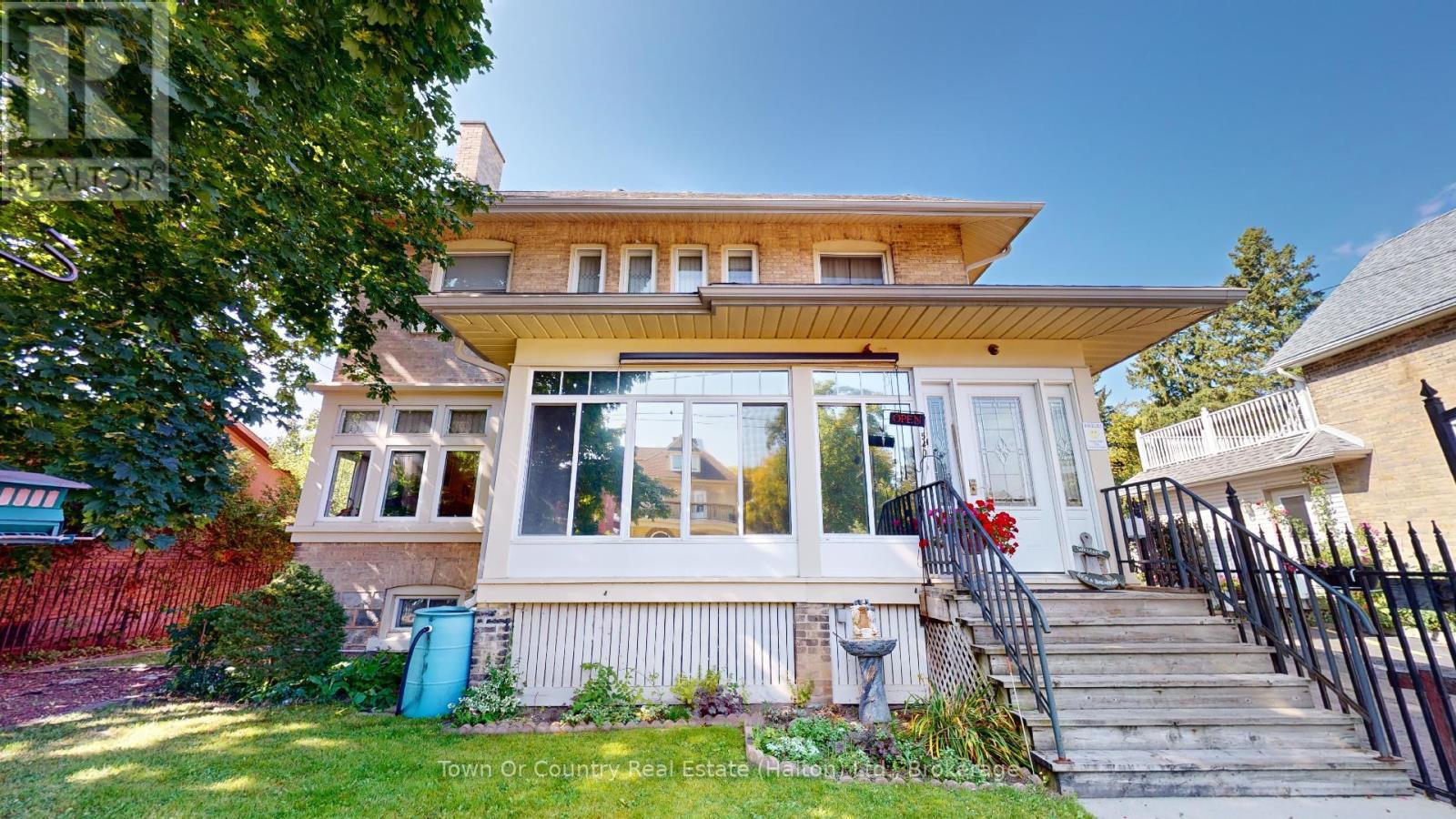 540 10th Avenue, Hanover, Ontario  N4N 2P4 - Photo 2 - X12394502