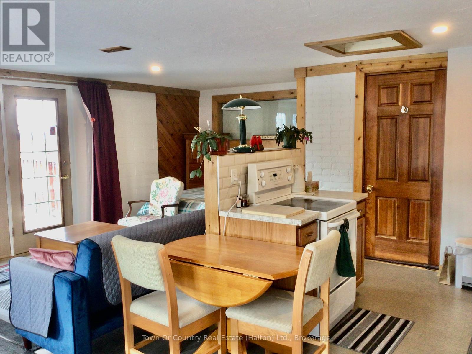 540 10th Avenue, Hanover, Ontario  N4N 2P4 - Photo 39 - X12394502