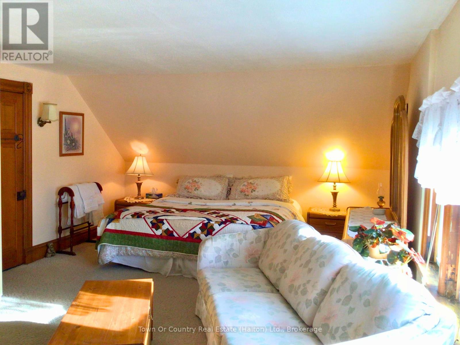 540 10th Avenue, Hanover, Ontario  N4N 2P4 - Photo 4 - X12394502
