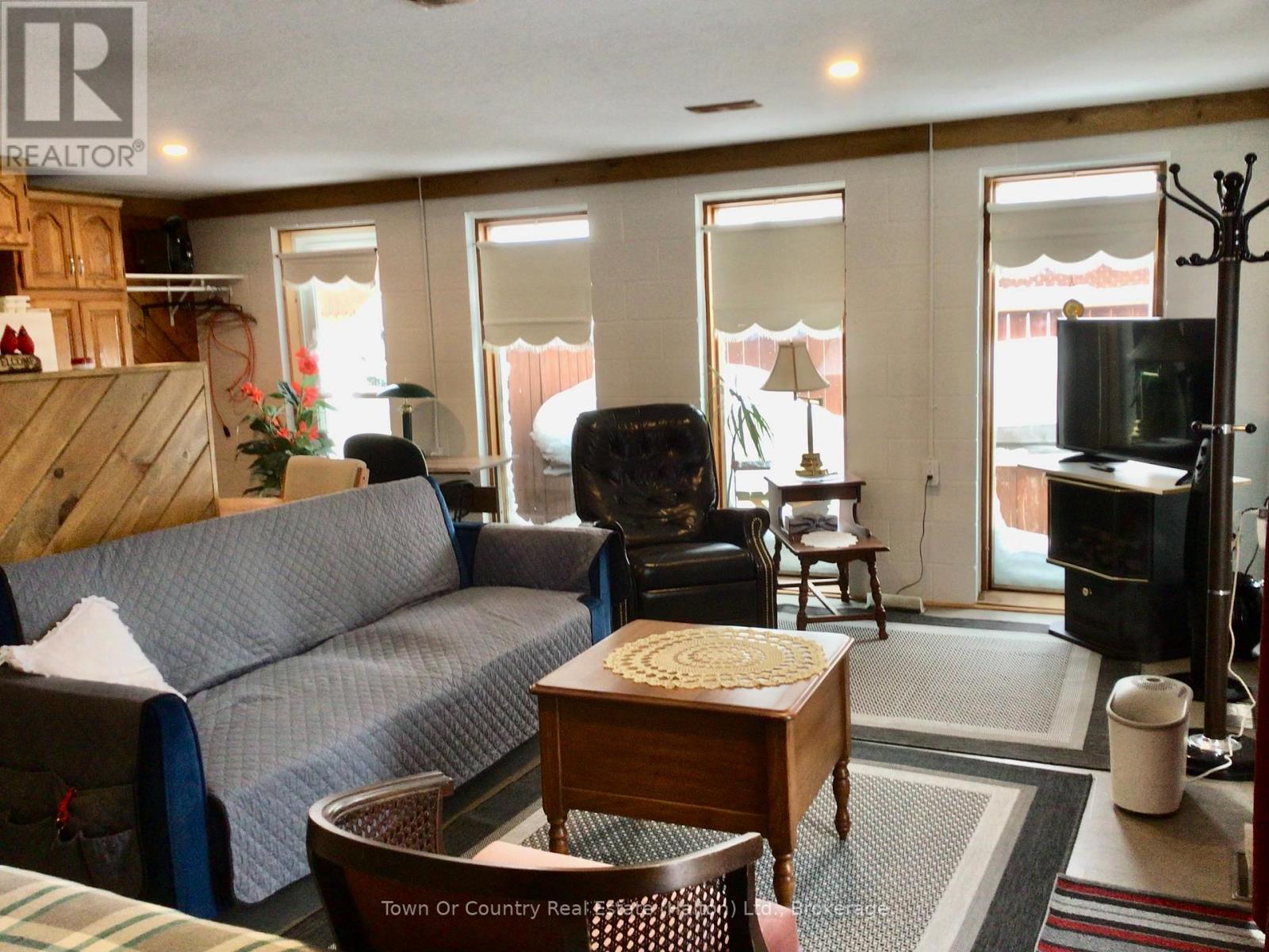 540 10th Avenue, Hanover, Ontario  N4N 2P4 - Photo 40 - X12394502