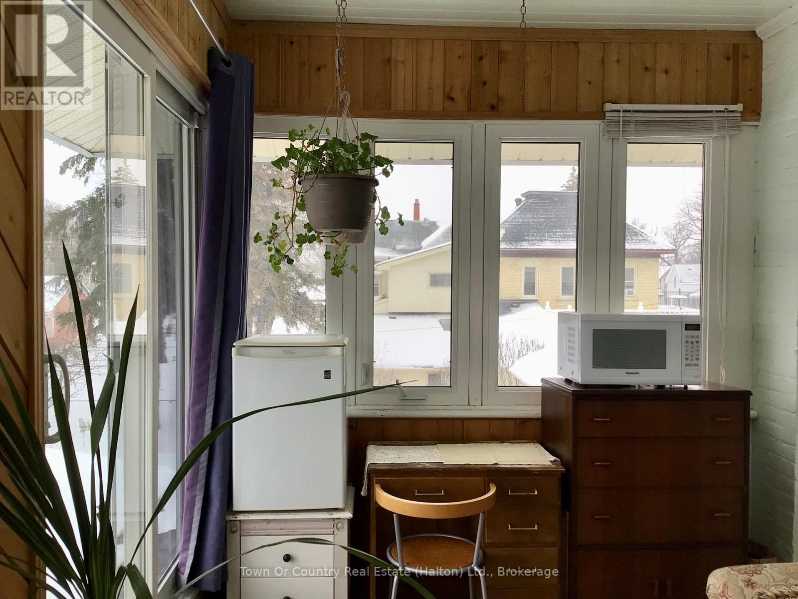 540 10th Avenue, Hanover, Ontario  N4N 2P4 - Photo 46 - X12394502