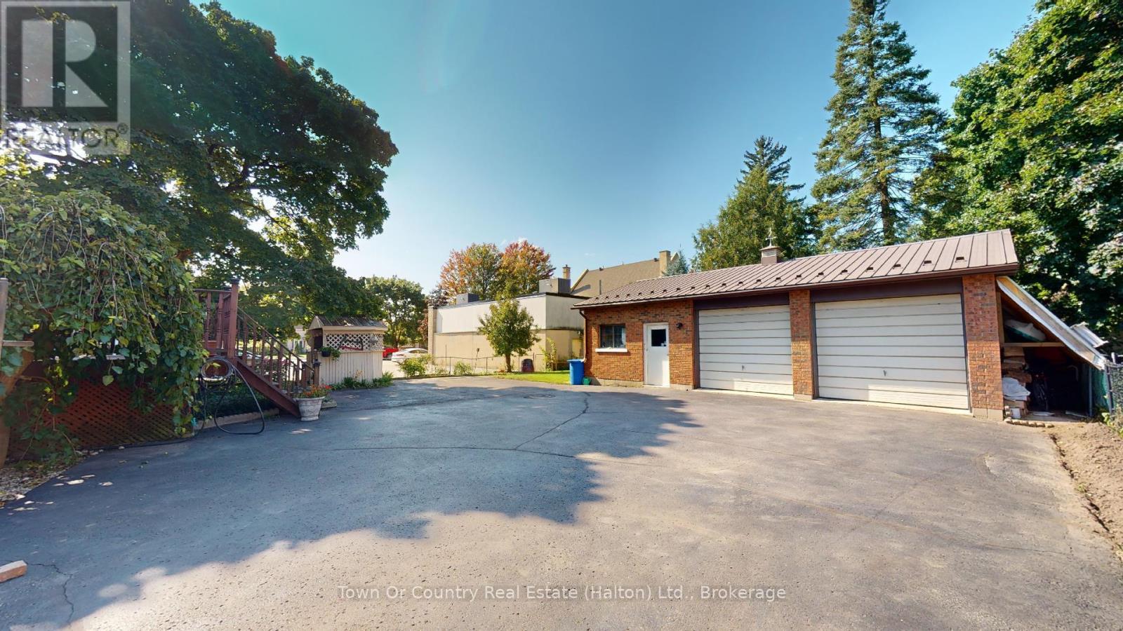 540 10th Avenue, Hanover, Ontario  N4N 2P4 - Photo 5 - X12394502