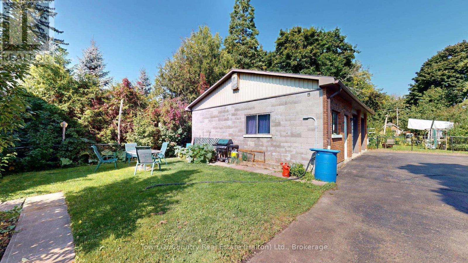 540 10th Avenue, Hanover, Ontario  N4N 2P4 - Photo 8 - X12394502