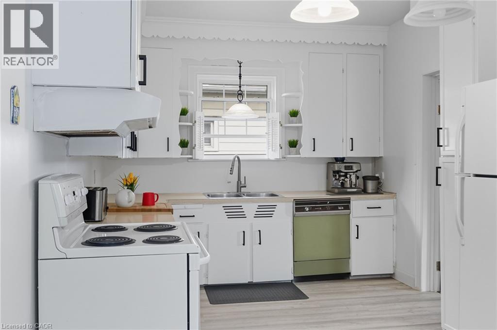 157 East 5th Street, Hamilton, Ontario  L9A 2Z7 - Photo 12 - 40768367