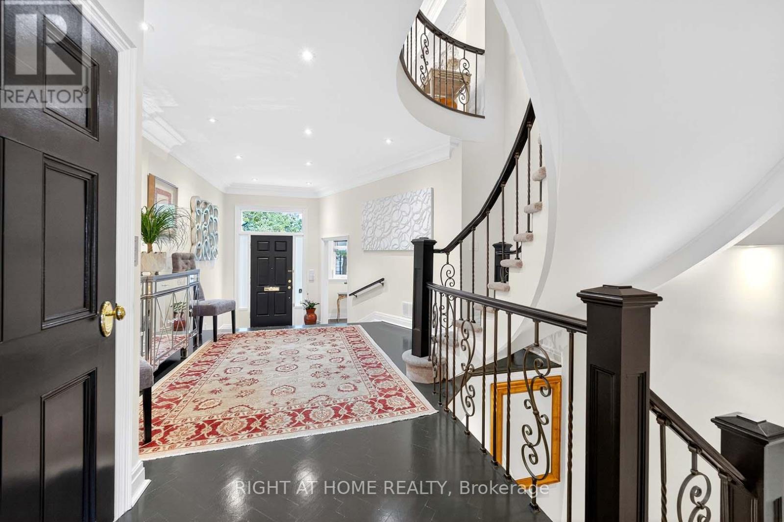 242 Walmer Road, Toronto, Ontario  M5R 3R7 - Photo 11 - C12394312