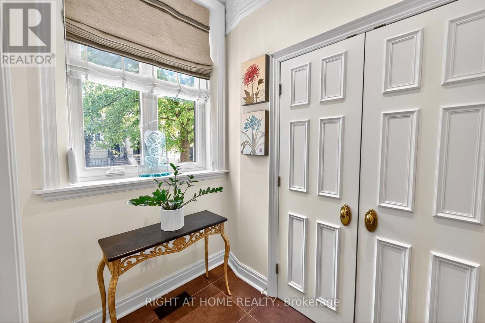 242 Walmer Road, Toronto, Ontario  M5R 3R7 - Photo 12 - C12394312