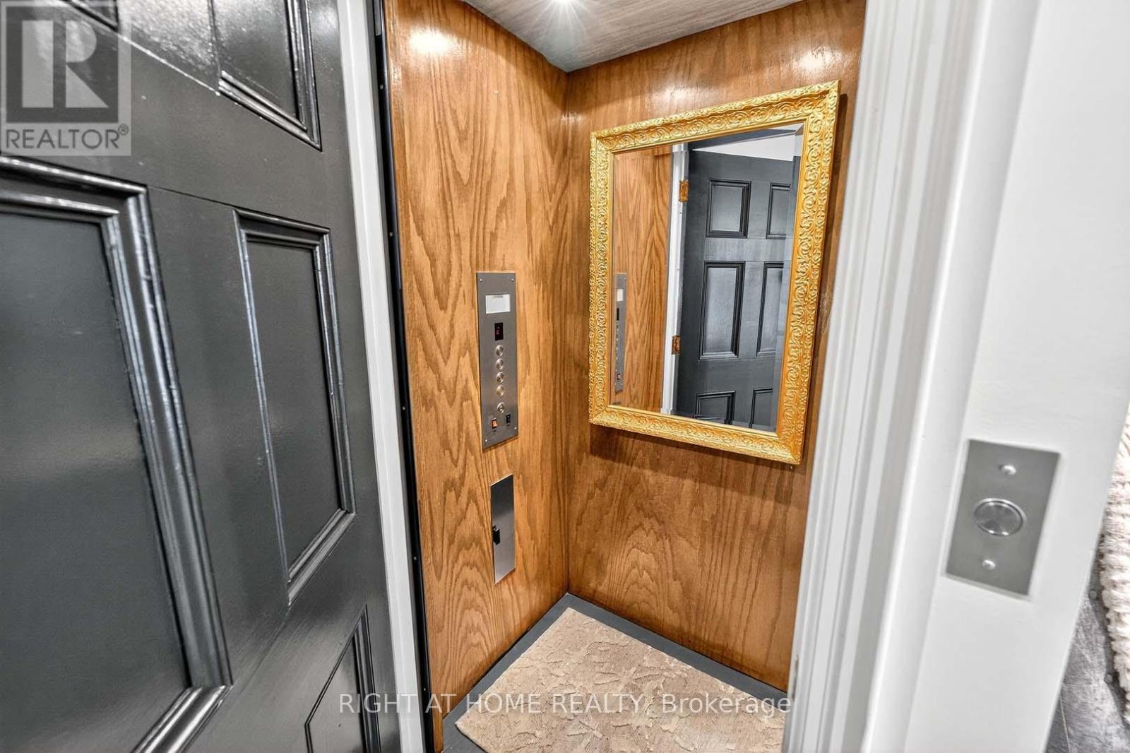 242 Walmer Road, Toronto, Ontario  M5R 3R7 - Photo 14 - C12394312