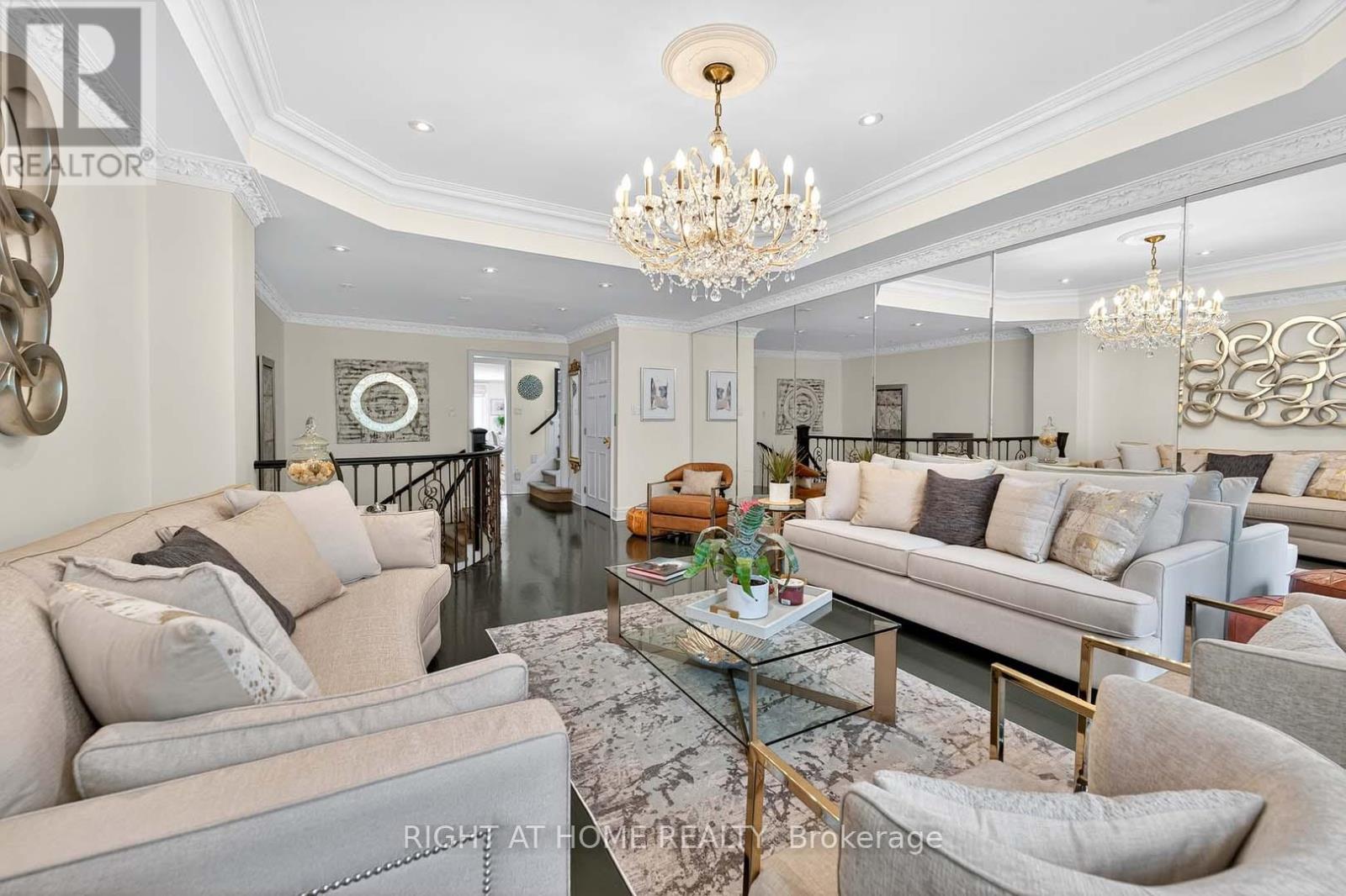 242 Walmer Road, Toronto, Ontario  M5R 3R7 - Photo 18 - C12394312