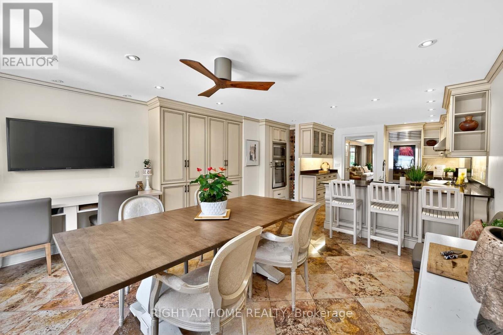 242 Walmer Road, Toronto, Ontario  M5R 3R7 - Photo 28 - C12394312