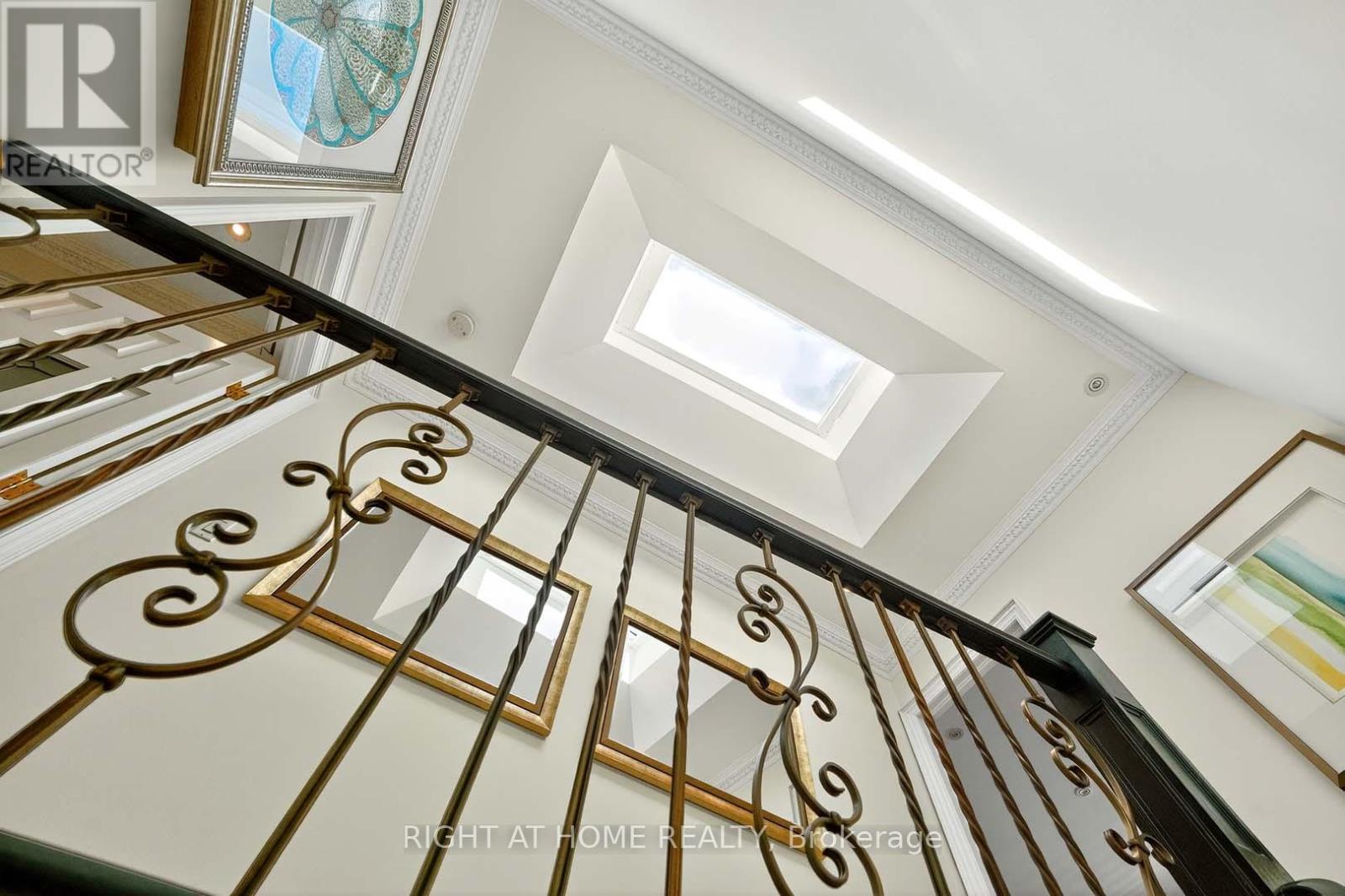 242 Walmer Road, Toronto, Ontario  M5R 3R7 - Photo 29 - C12394312