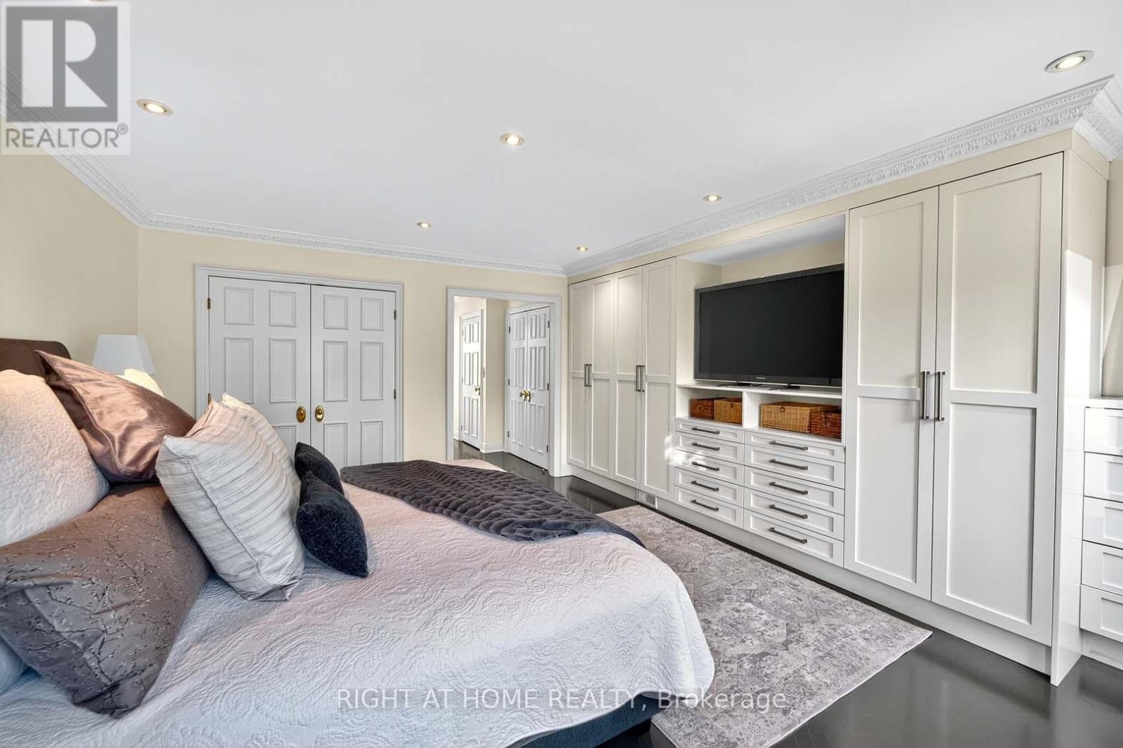 242 Walmer Road, Toronto, Ontario  M5R 3R7 - Photo 33 - C12394312