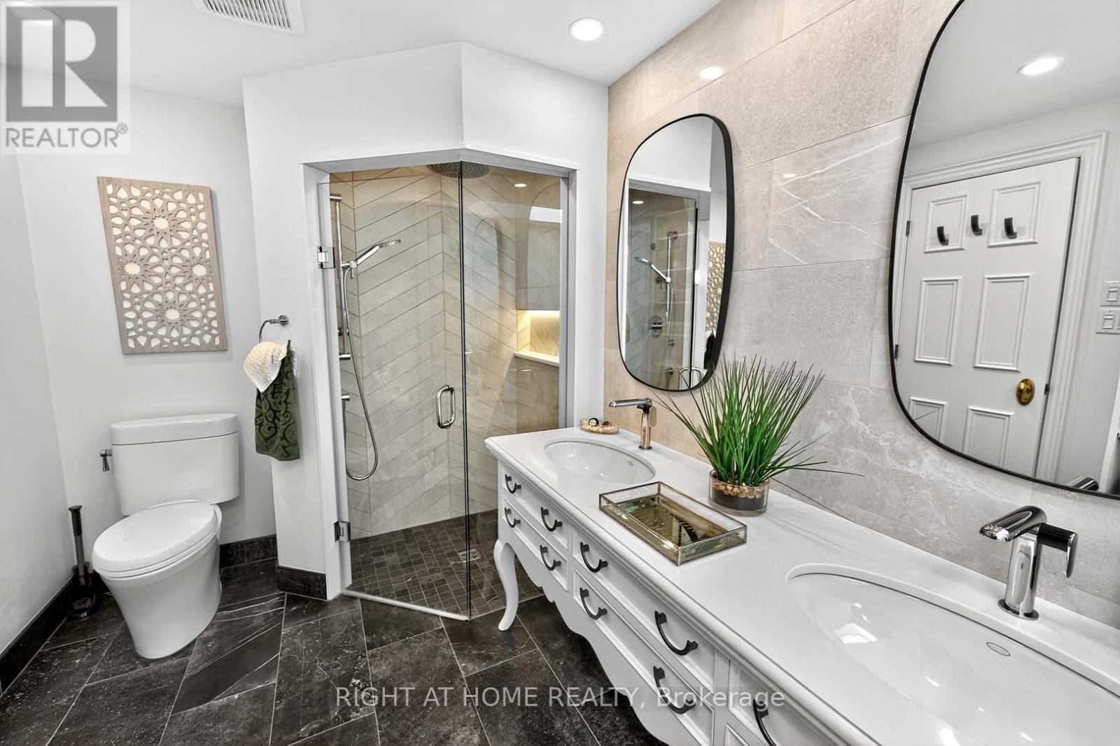 242 Walmer Road, Toronto, Ontario  M5R 3R7 - Photo 36 - C12394312