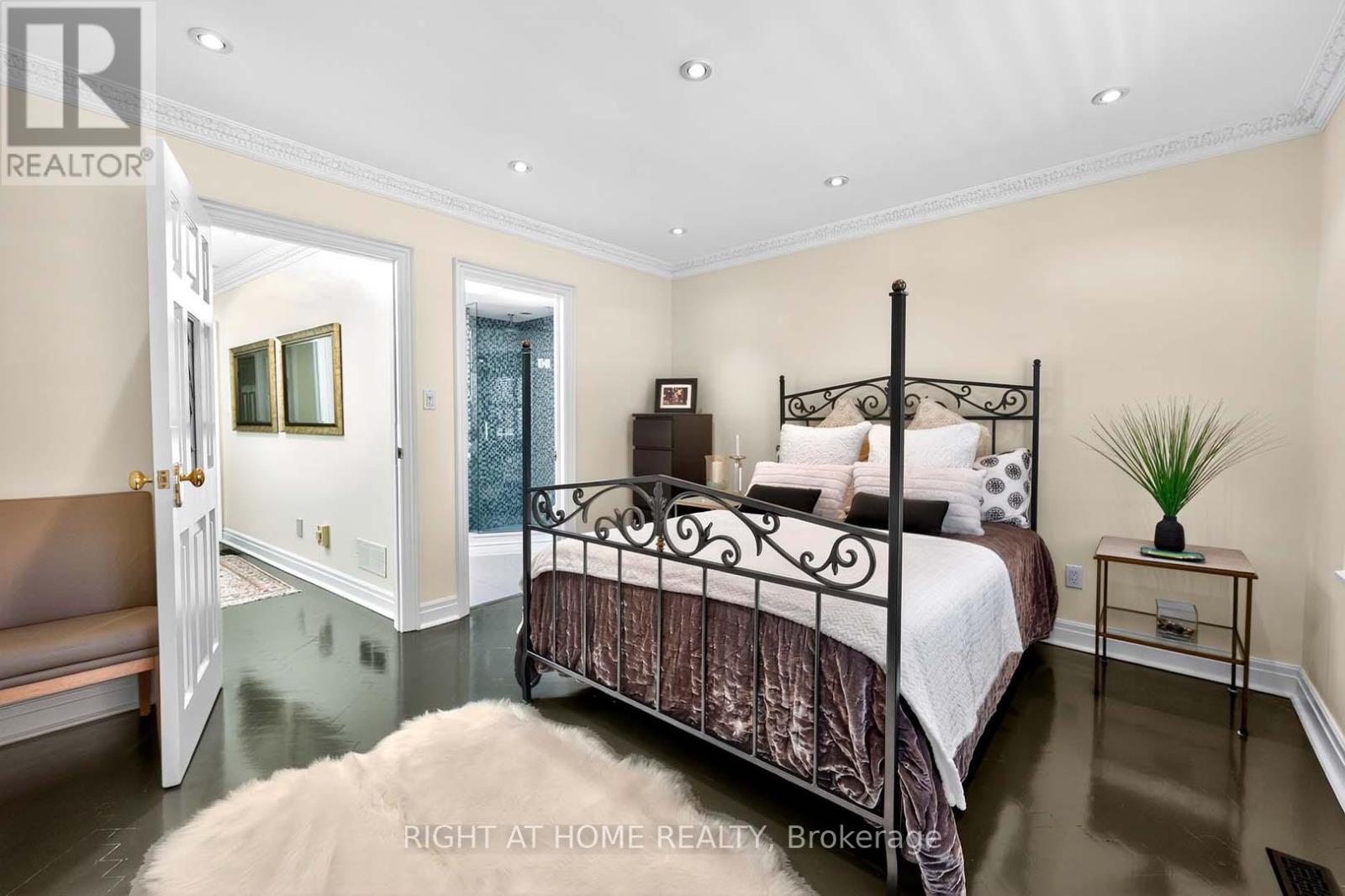 242 Walmer Road, Toronto, Ontario  M5R 3R7 - Photo 37 - C12394312
