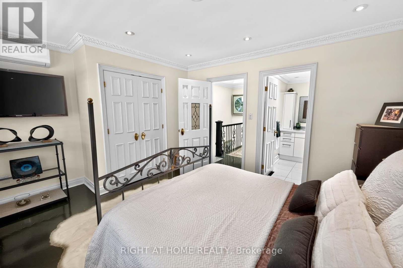 242 Walmer Road, Toronto, Ontario  M5R 3R7 - Photo 38 - C12394312