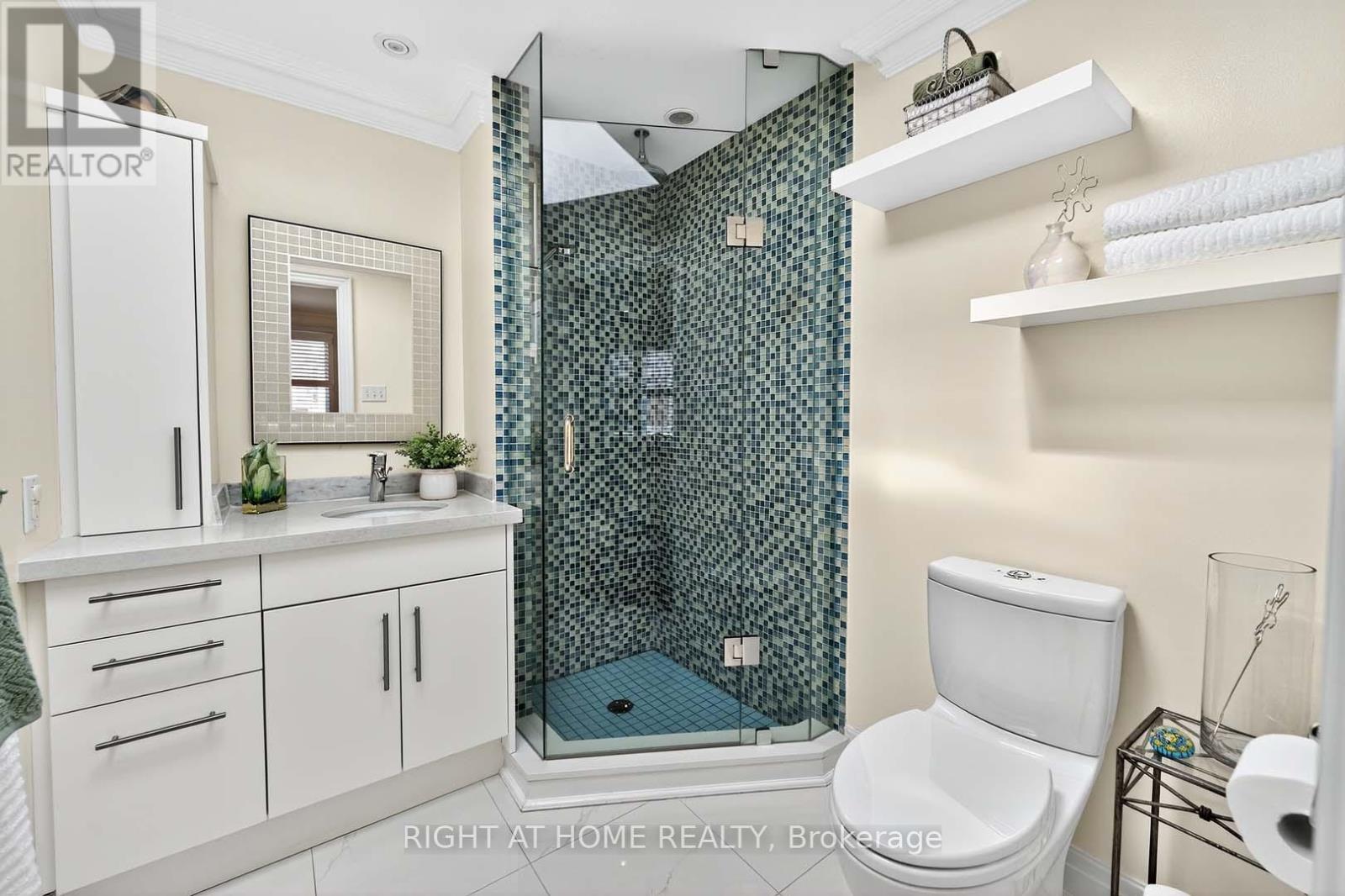 242 Walmer Road, Toronto, Ontario  M5R 3R7 - Photo 39 - C12394312
