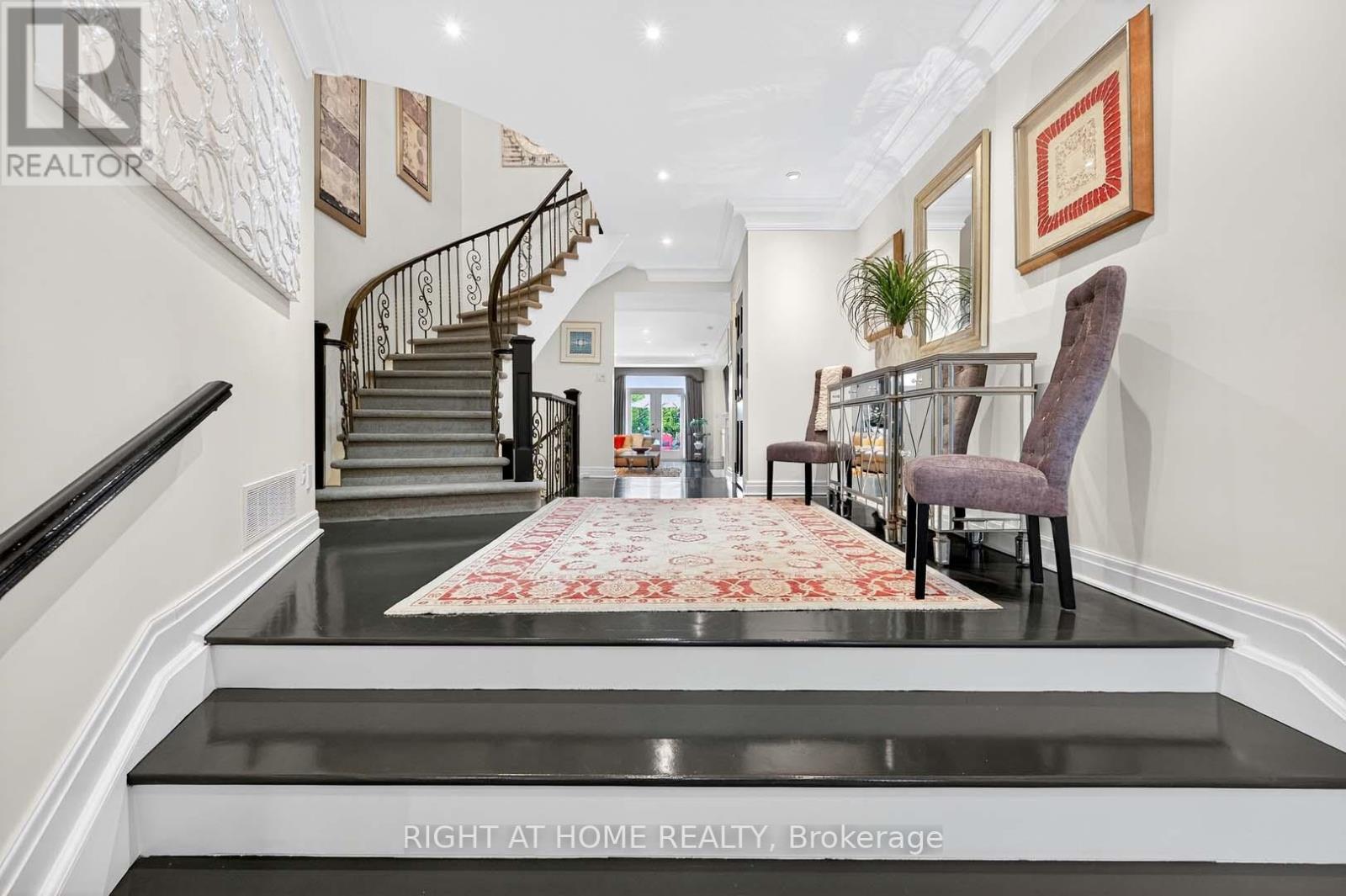 Property at 242 WALMER ROAD image 4