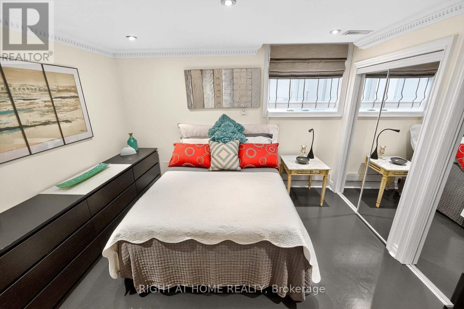 242 Walmer Road, Toronto, Ontario  M5R 3R7 - Photo 41 - C12394312