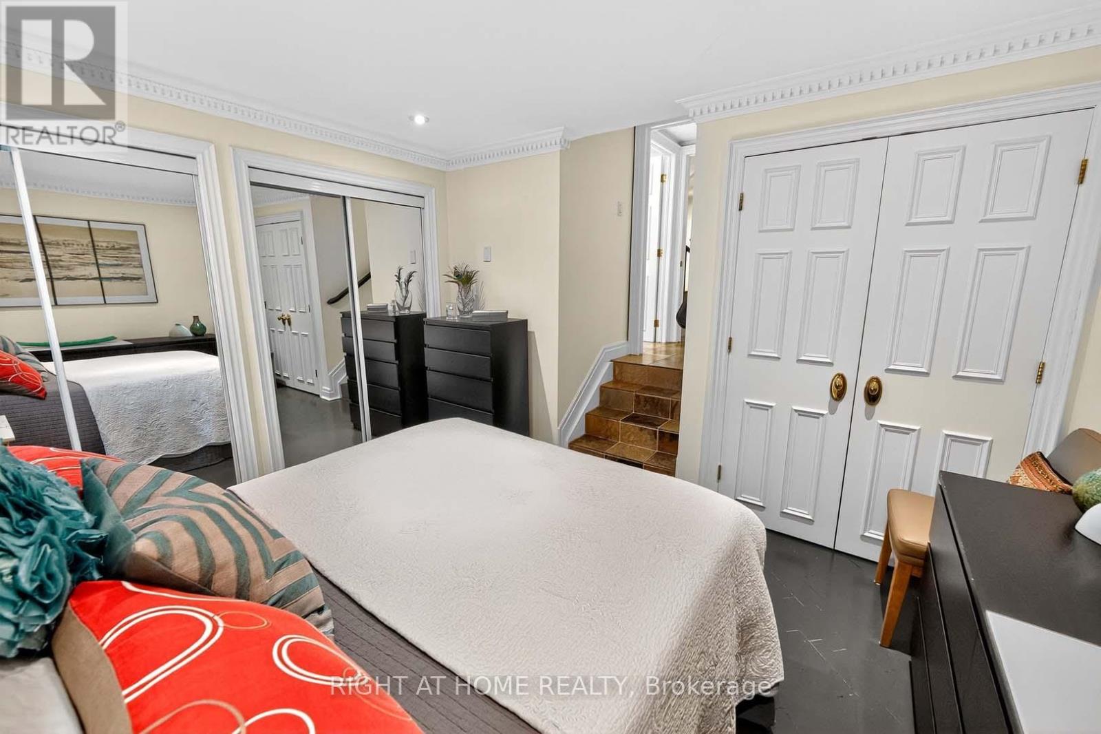 242 Walmer Road, Toronto, Ontario  M5R 3R7 - Photo 42 - C12394312