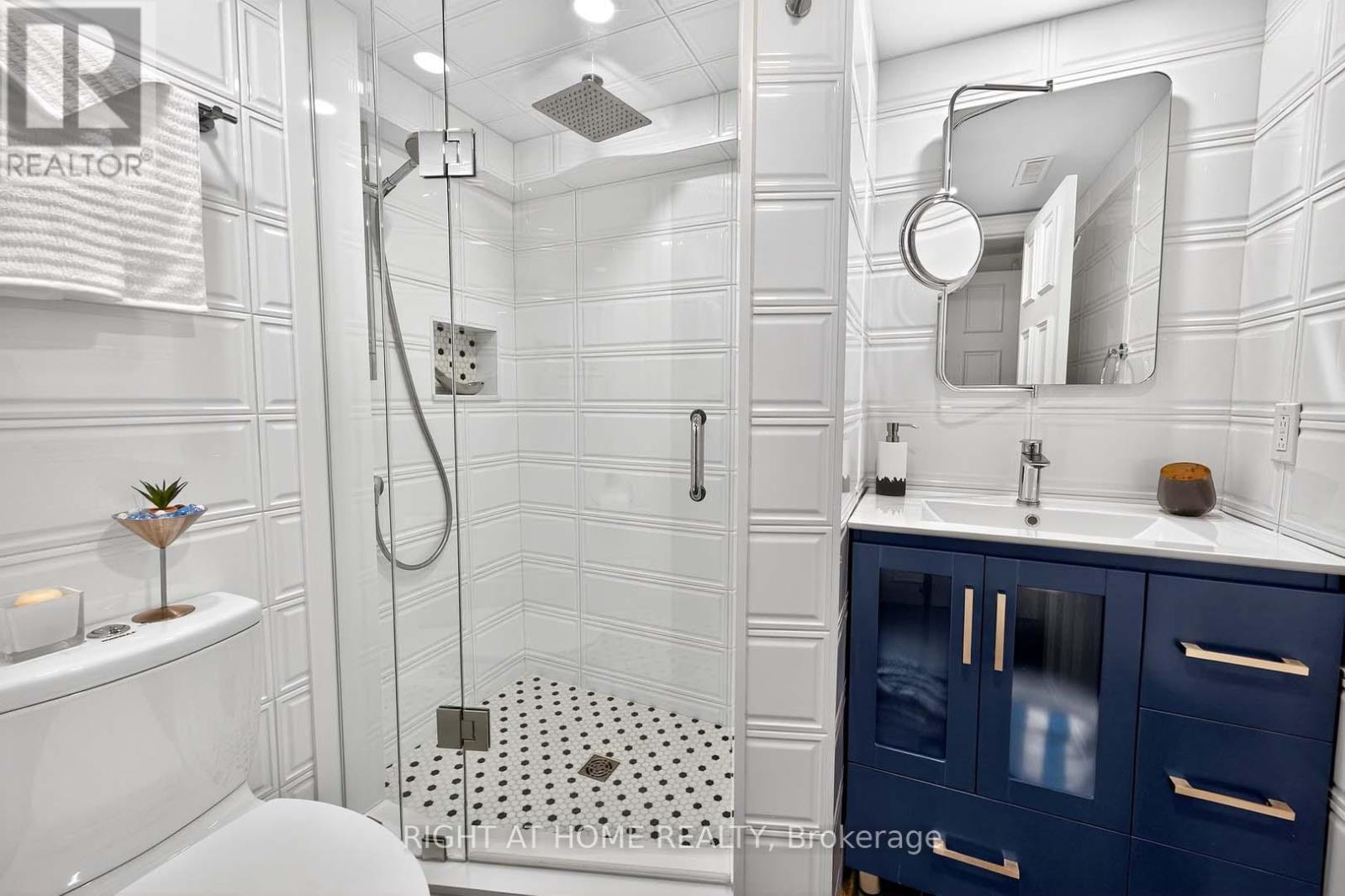 242 Walmer Road, Toronto, Ontario  M5R 3R7 - Photo 43 - C12394312