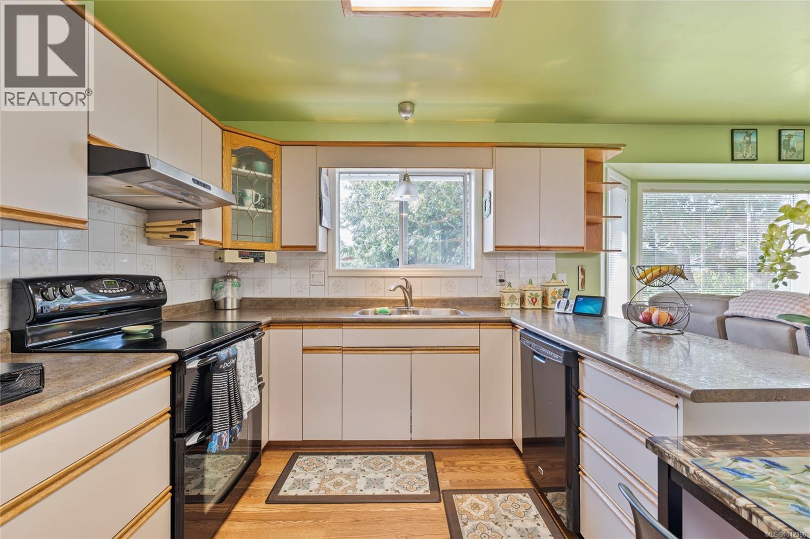 Property at 1252 Mariposa Ave image 1