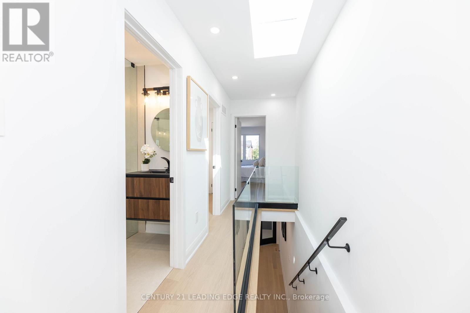 12 Marigold Avenue, Toronto, Ontario  M4M 3B2 - Photo 11 - E12394307