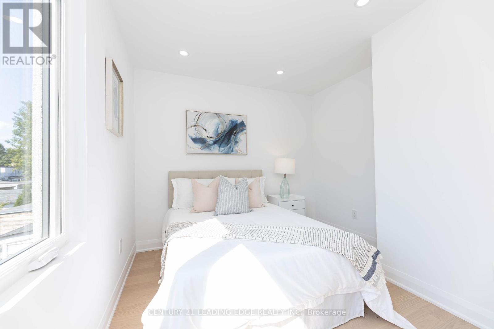 12 Marigold Avenue, Toronto, Ontario  M4M 3B2 - Photo 12 - E12394307
