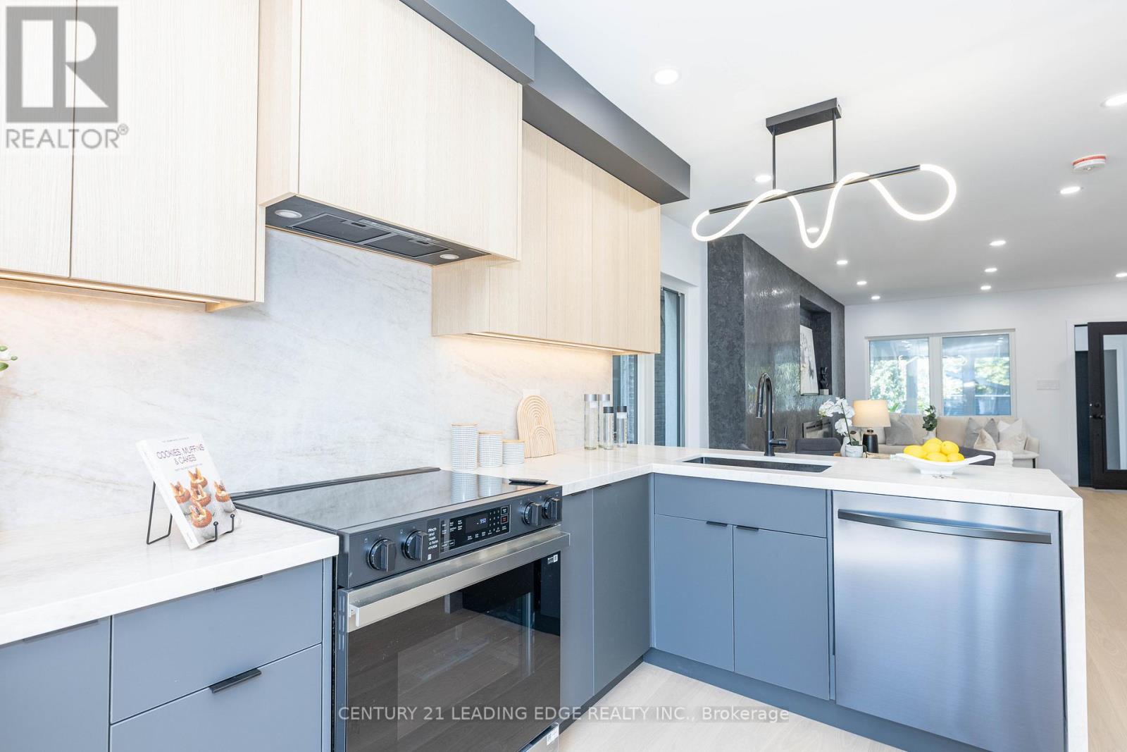 12 Marigold Avenue, Toronto, Ontario  M4M 3B2 - Photo 9 - E12394307