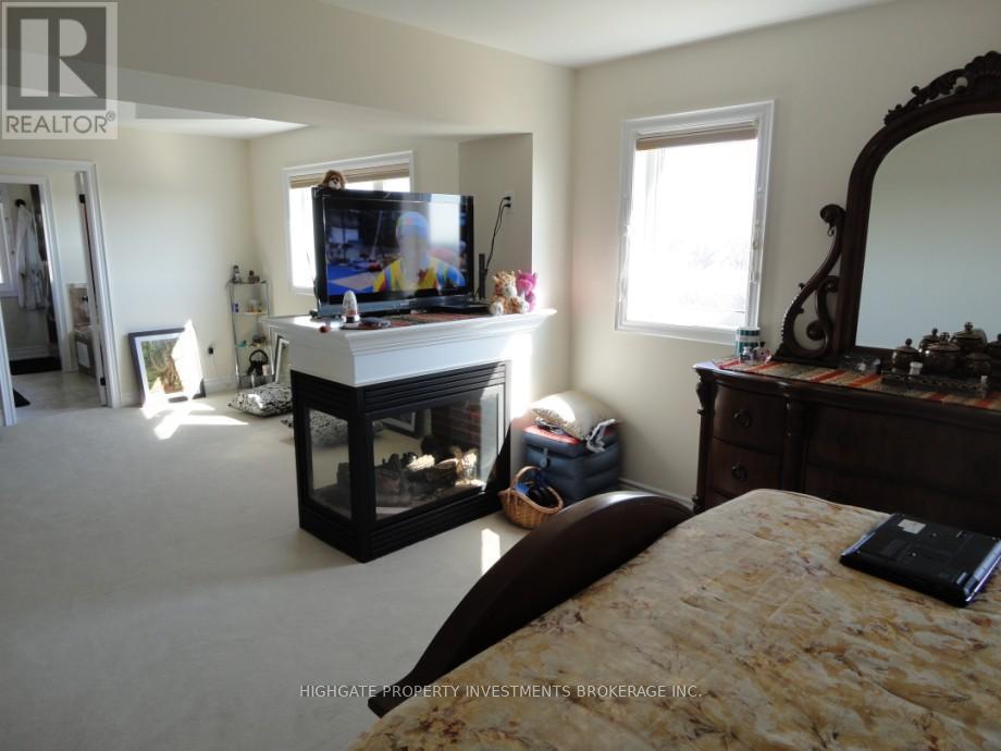 138 Shadow Falls Drive, Richmond Hill, Ontario  L4E 4K2 - Photo 22 - N12394347
