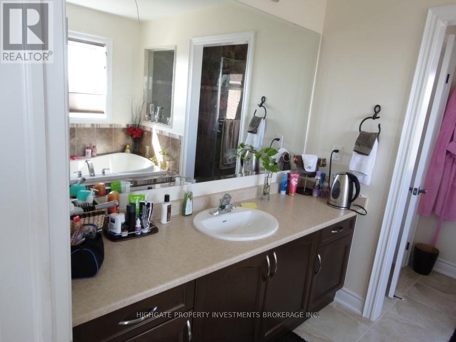 138 Shadow Falls Drive, Richmond Hill, Ontario  L4E 4K2 - Photo 23 - N12394347