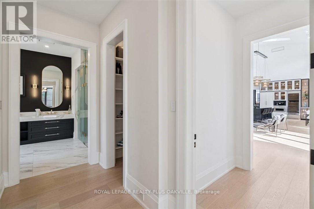 234 Walby Drive, Oakville, Ontario  L6L 4E5 - Photo 19 - W12394277