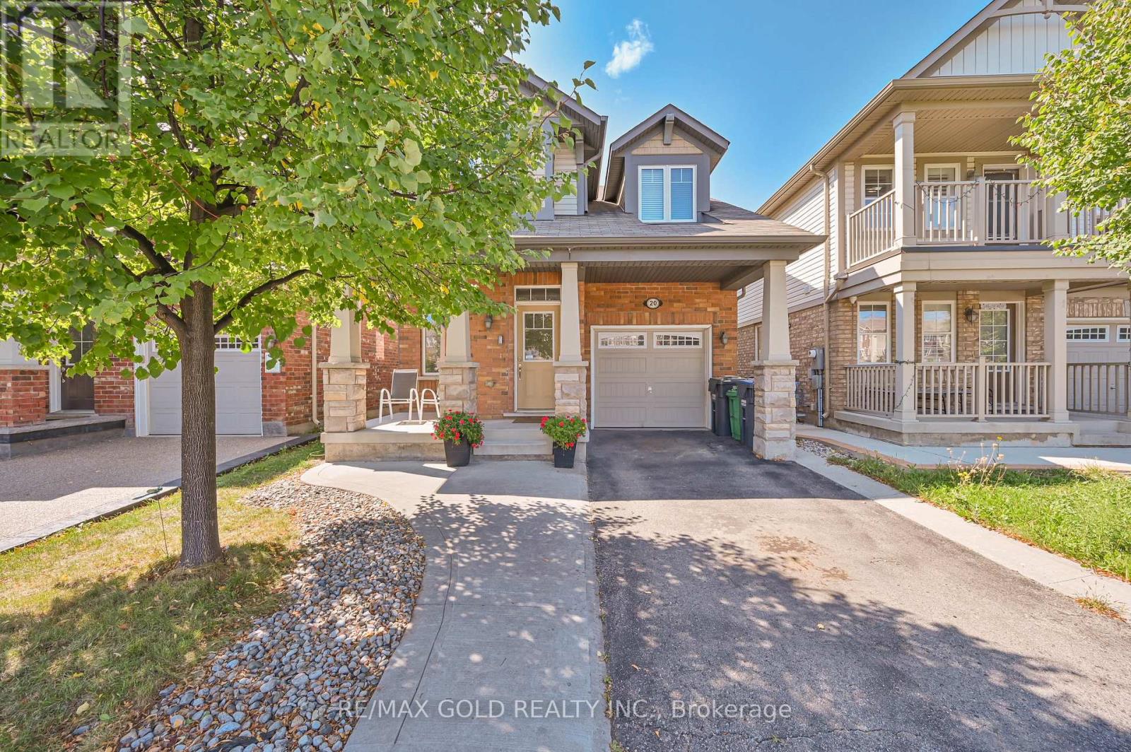 20 Meadowcrest Lane, Brampton, Ontario  L7A 0T8 - Photo 2 - W12394291