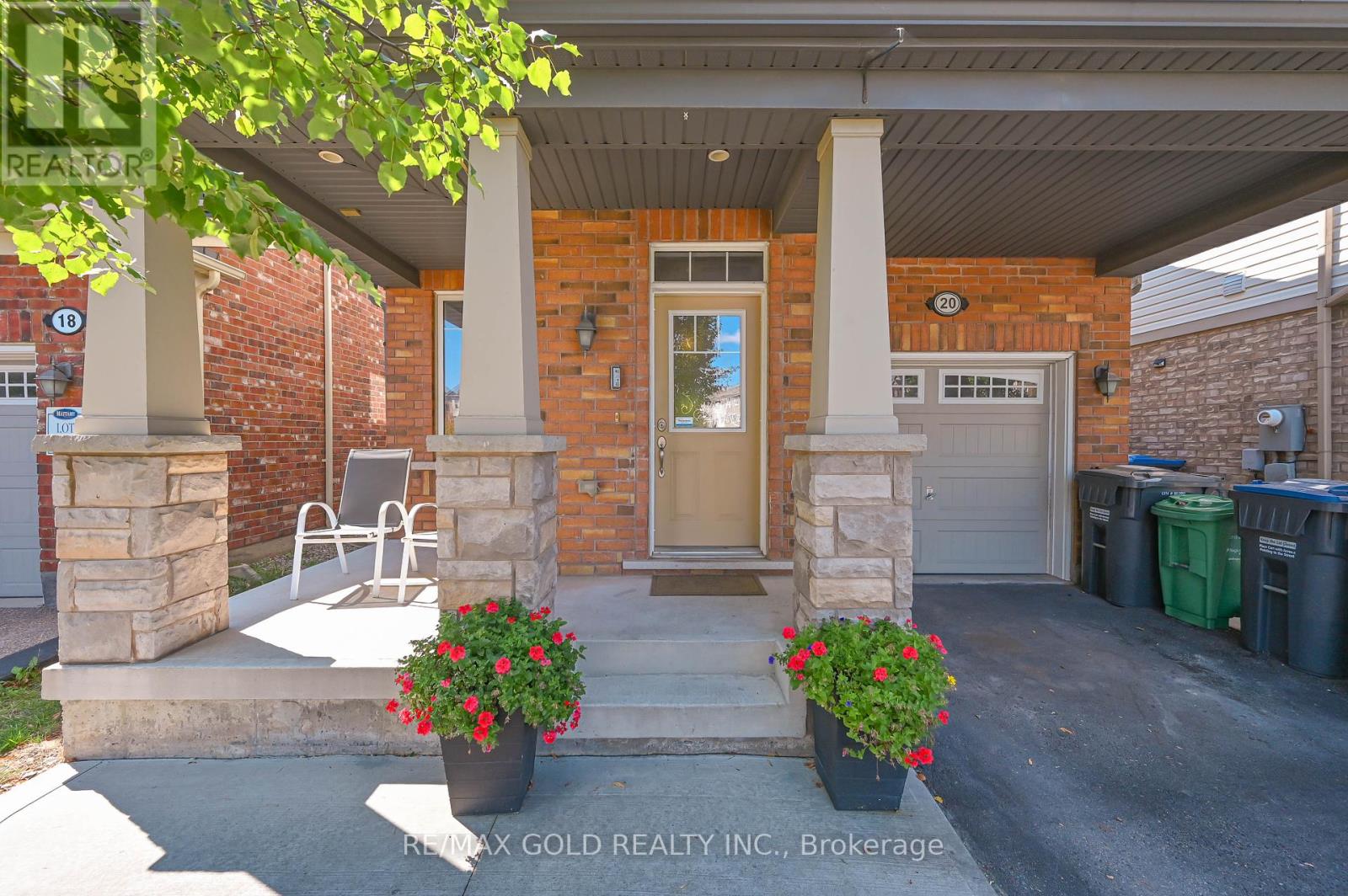 20 Meadowcrest Lane, Brampton, Ontario  L7A 0T8 - Photo 3 - W12394291