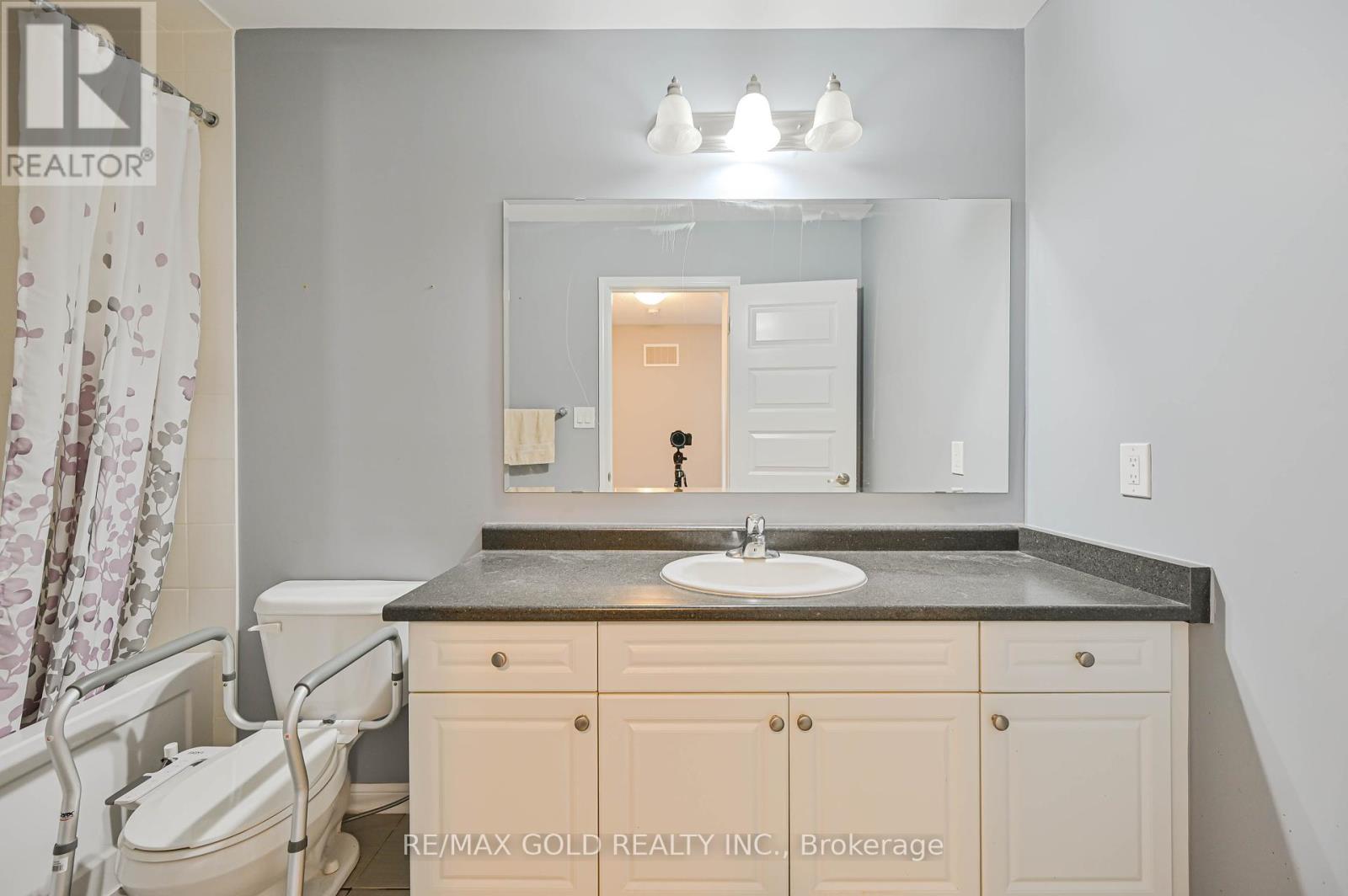 20 Meadowcrest Lane, Brampton, Ontario  L7A 0T8 - Photo 36 - W12394291