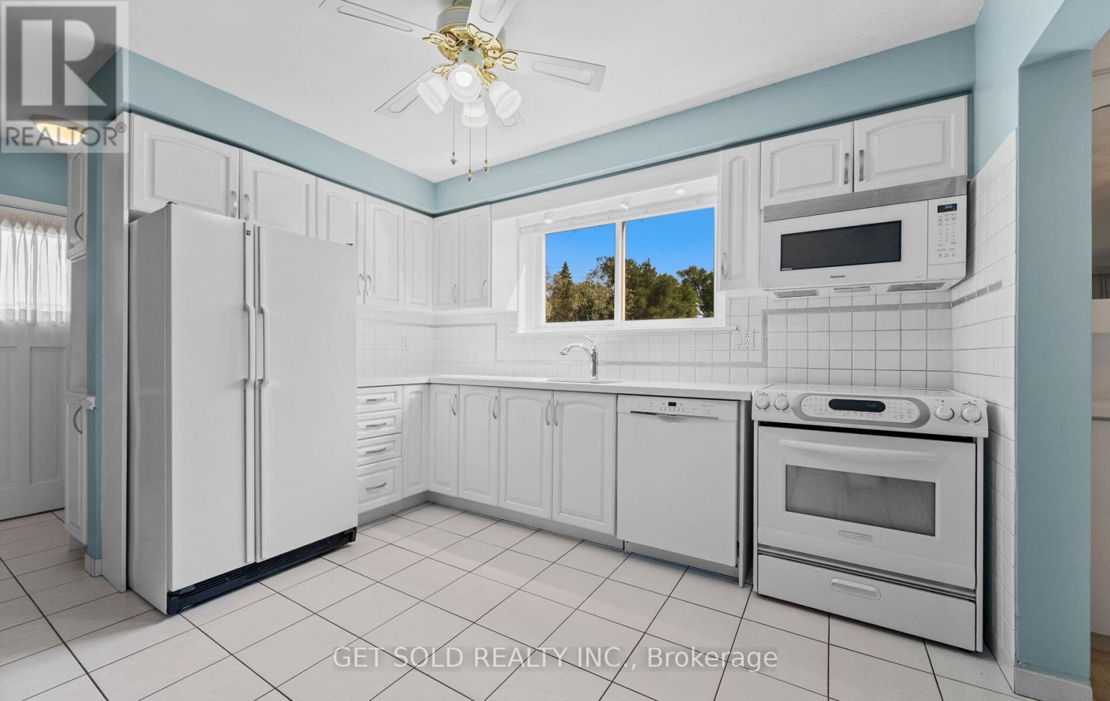 54 Ringway Crescent, Toronto (Elms-Old Rexdale), Ontario  M9W 1X4 - Photo 14 - W12394344