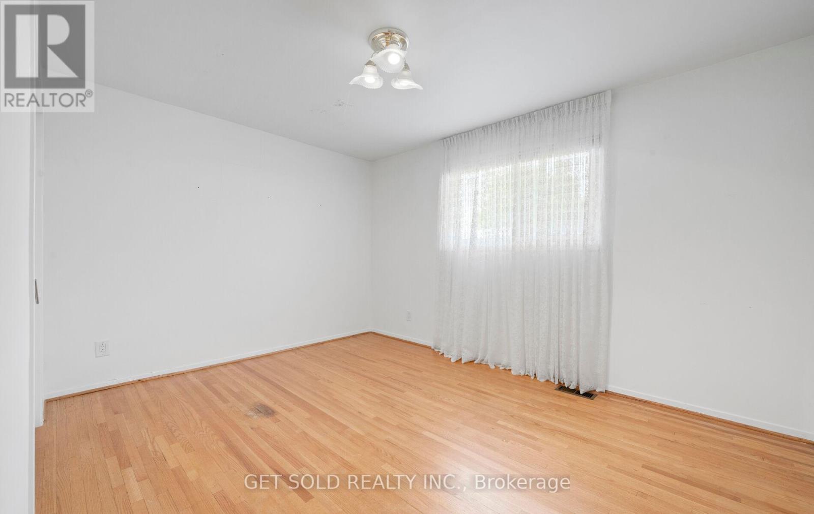 54 Ringway Crescent, Toronto (Elms-Old Rexdale), Ontario  M9W 1X4 - Photo 18 - W12394344