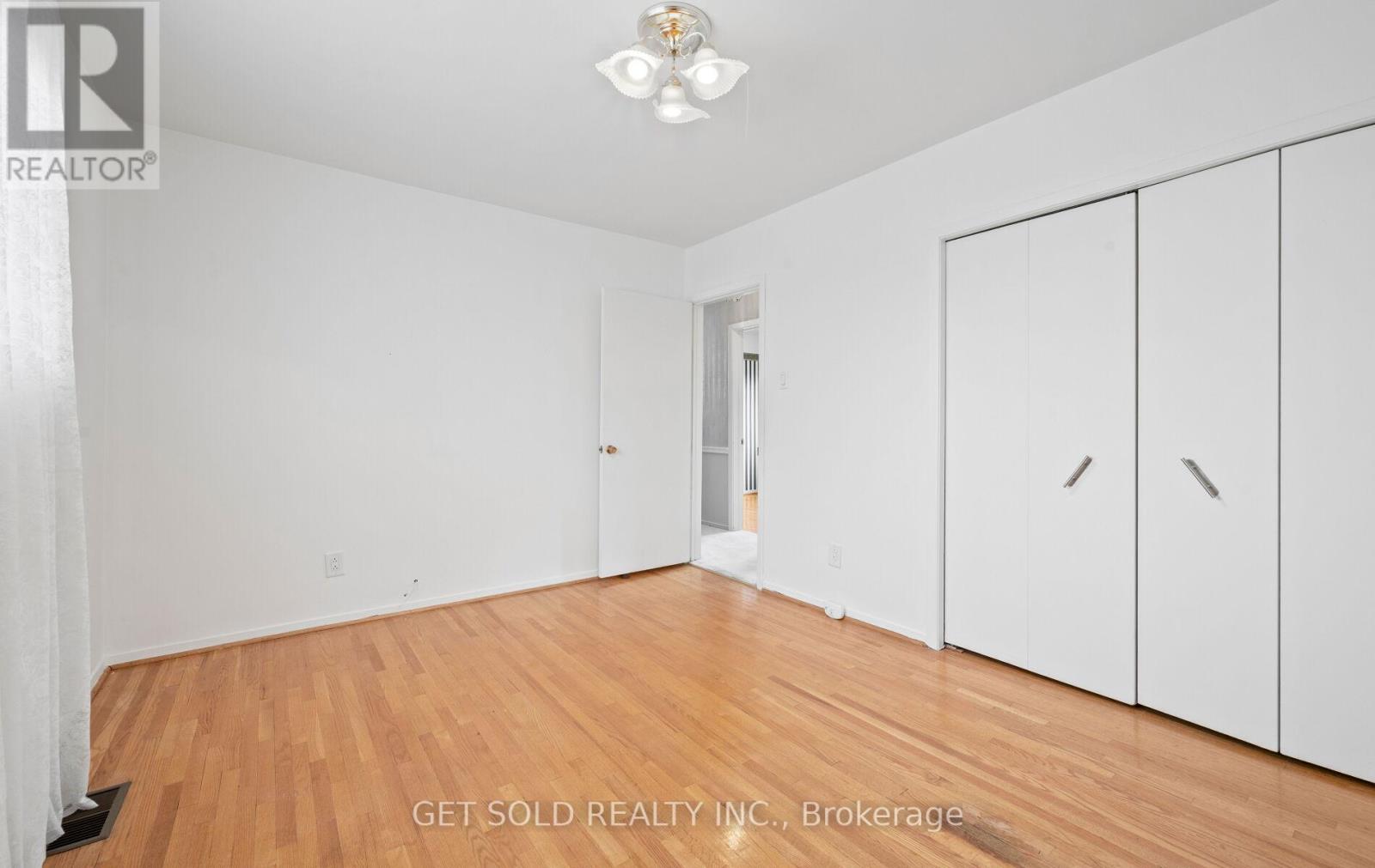 54 Ringway Crescent, Toronto (Elms-Old Rexdale), Ontario  M9W 1X4 - Photo 19 - W12394344