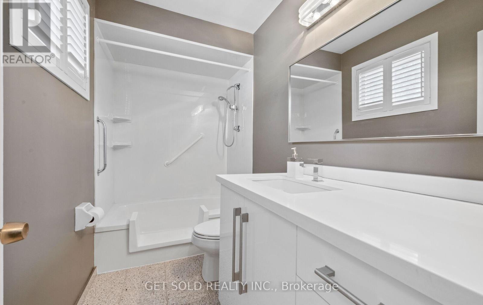 54 Ringway Crescent, Toronto (Elms-Old Rexdale), Ontario  M9W 1X4 - Photo 29 - W12394344