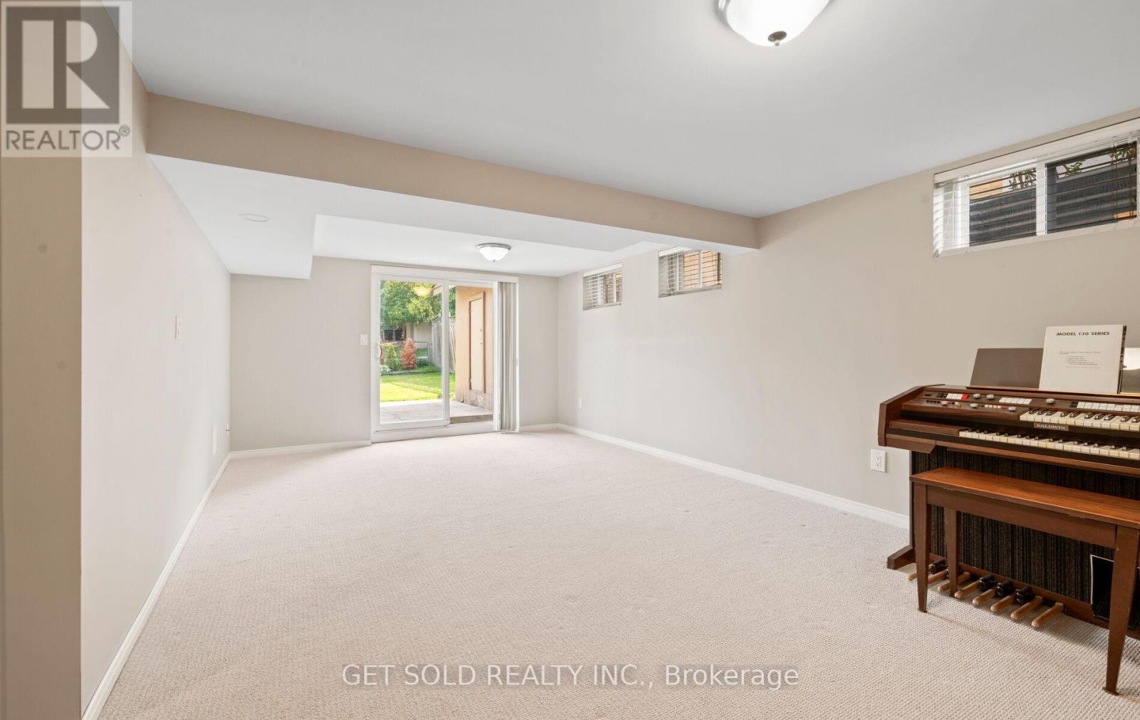 54 Ringway Crescent, Toronto (Elms-Old Rexdale), Ontario  M9W 1X4 - Photo 34 - W12394344