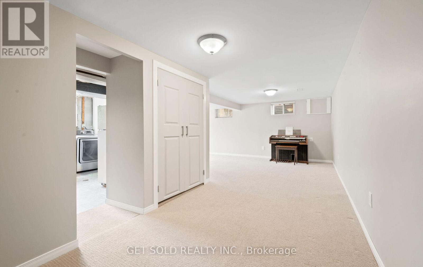 54 Ringway Crescent, Toronto (Elms-Old Rexdale), Ontario  M9W 1X4 - Photo 35 - W12394344